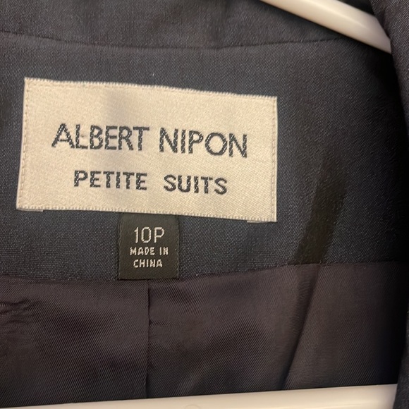 Navy pant suit worn Nov mint condition - Picture 2 of 3